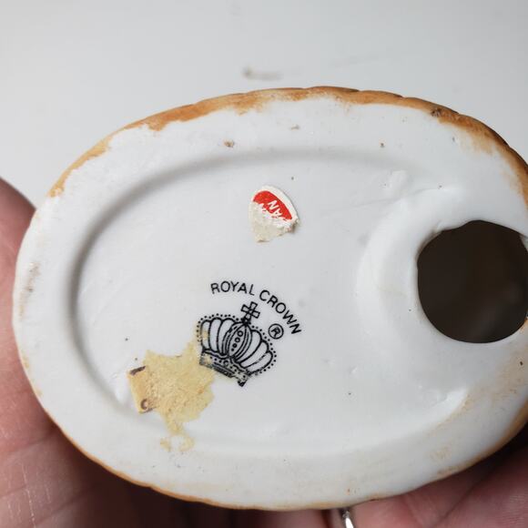 Vintage Royal Crown Kittens In A Basket Figurine Beige Tan Retro Cat Collector - Picture 3 of 4